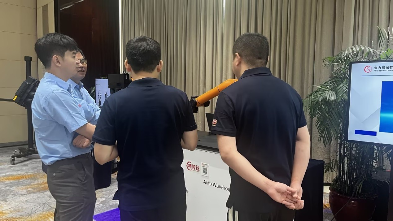 ATOS Q搭配自动化协作机器人及自动料库系统 ATOS Q搭配自动化协作机器人及自动料库系统